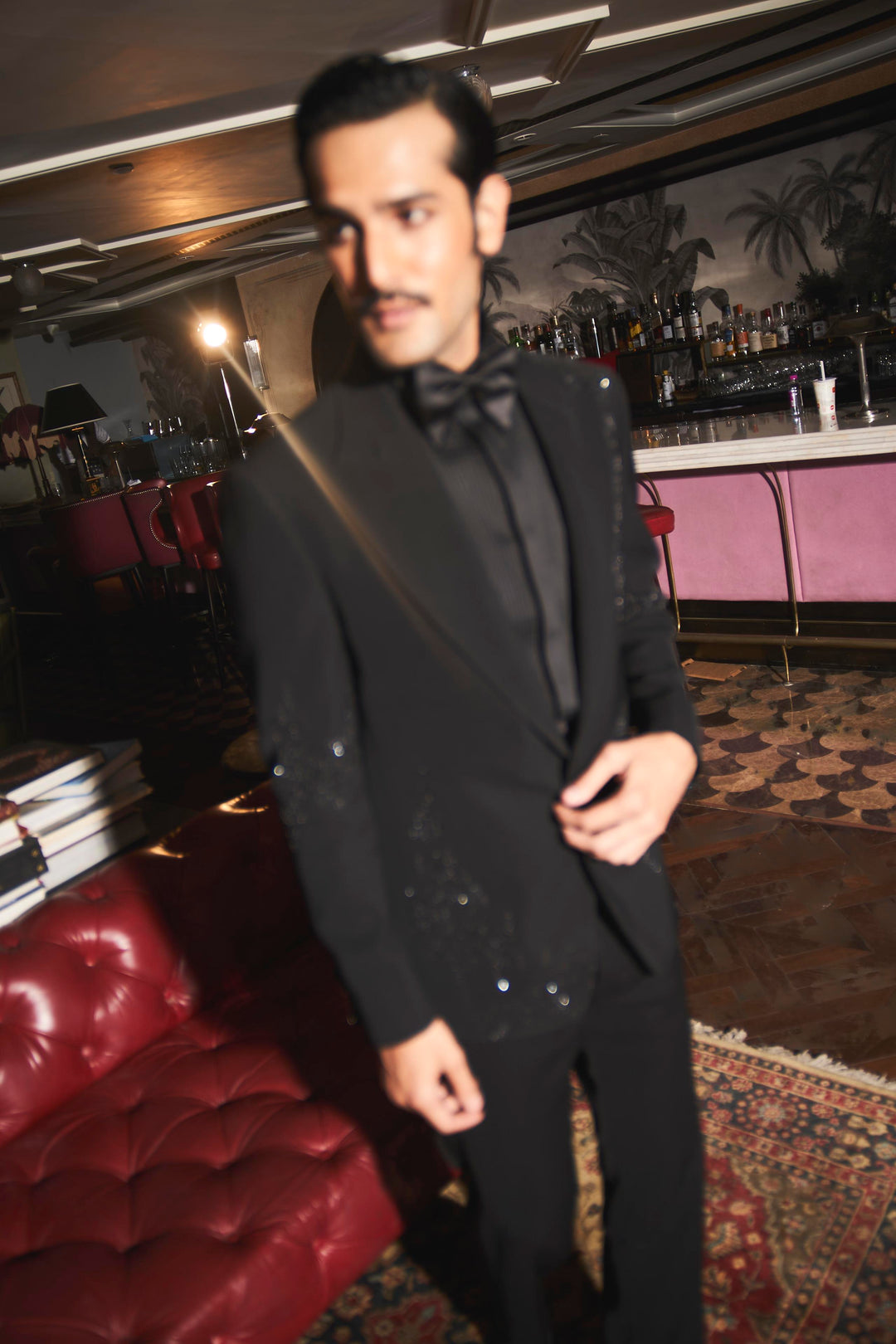 Noir Rhythmic Peak Lapel Tuxedo Set
