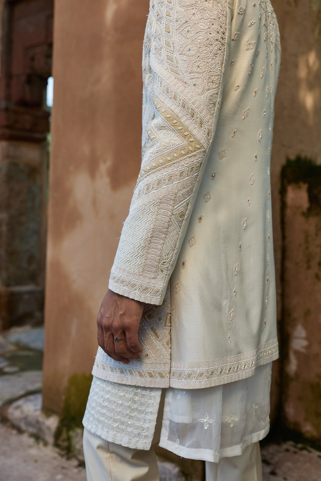 Crème Jaal Embroidered Indo-Western Set